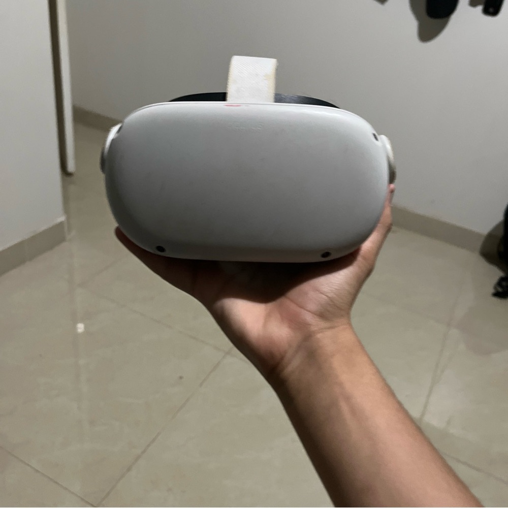 VR Headset in White